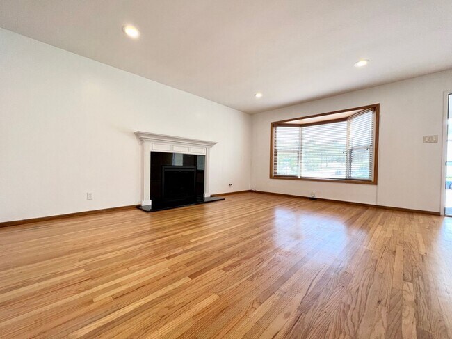 Foto del edificio - Updated 3-Bed / 2-Bath Single-Family Home!