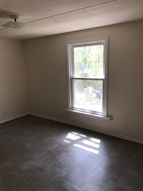 Building Photo - 154 Bradford Road Mobile Home