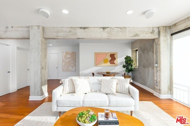 Foto del edificio - 416 S Spring St