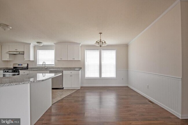 Building Photo - 152 Carnation Dr
