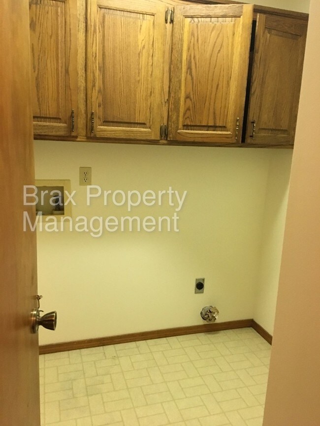 Foto del edificio - 2927 S Market Ave