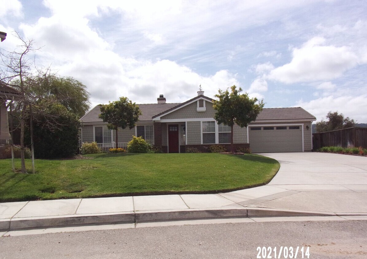 Primary Photo - Jensen's Ranch Single Story Home with View...