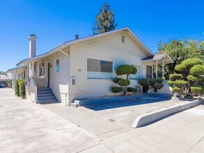 Building Photo - 2119-2121 Brown St