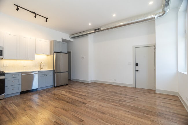 Building Photo - 2028 N Oakley Ave