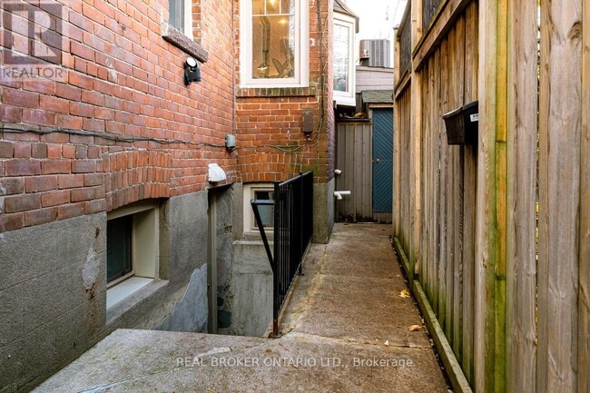 Photo du bâtiment - 117 Jackman Ave