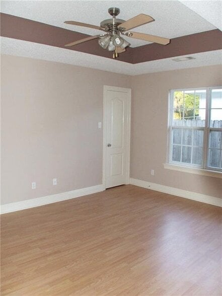Building Photo - 35335 Fleetwood Dr