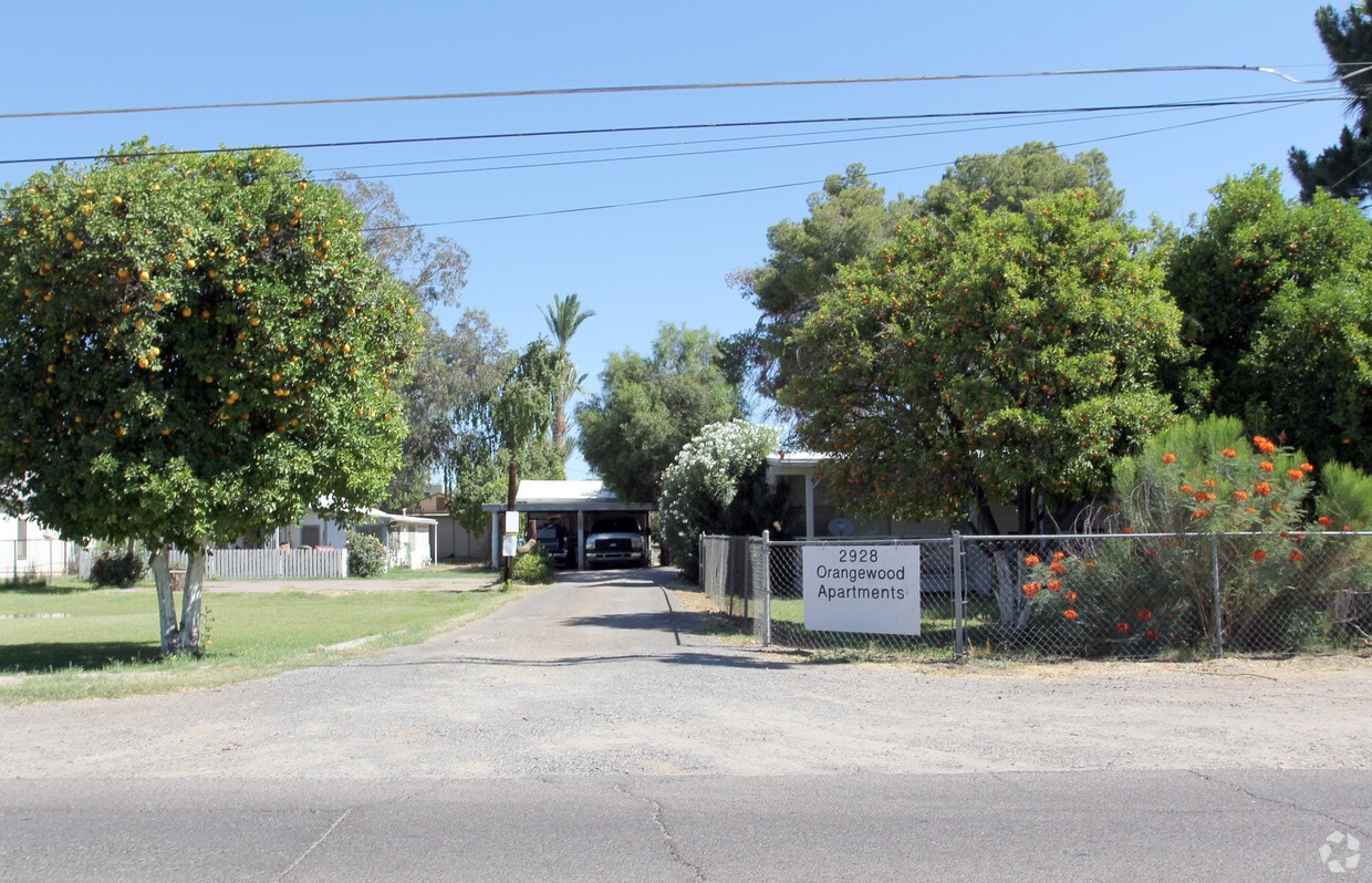 Building Photo - 2928 W Orangewood Ave