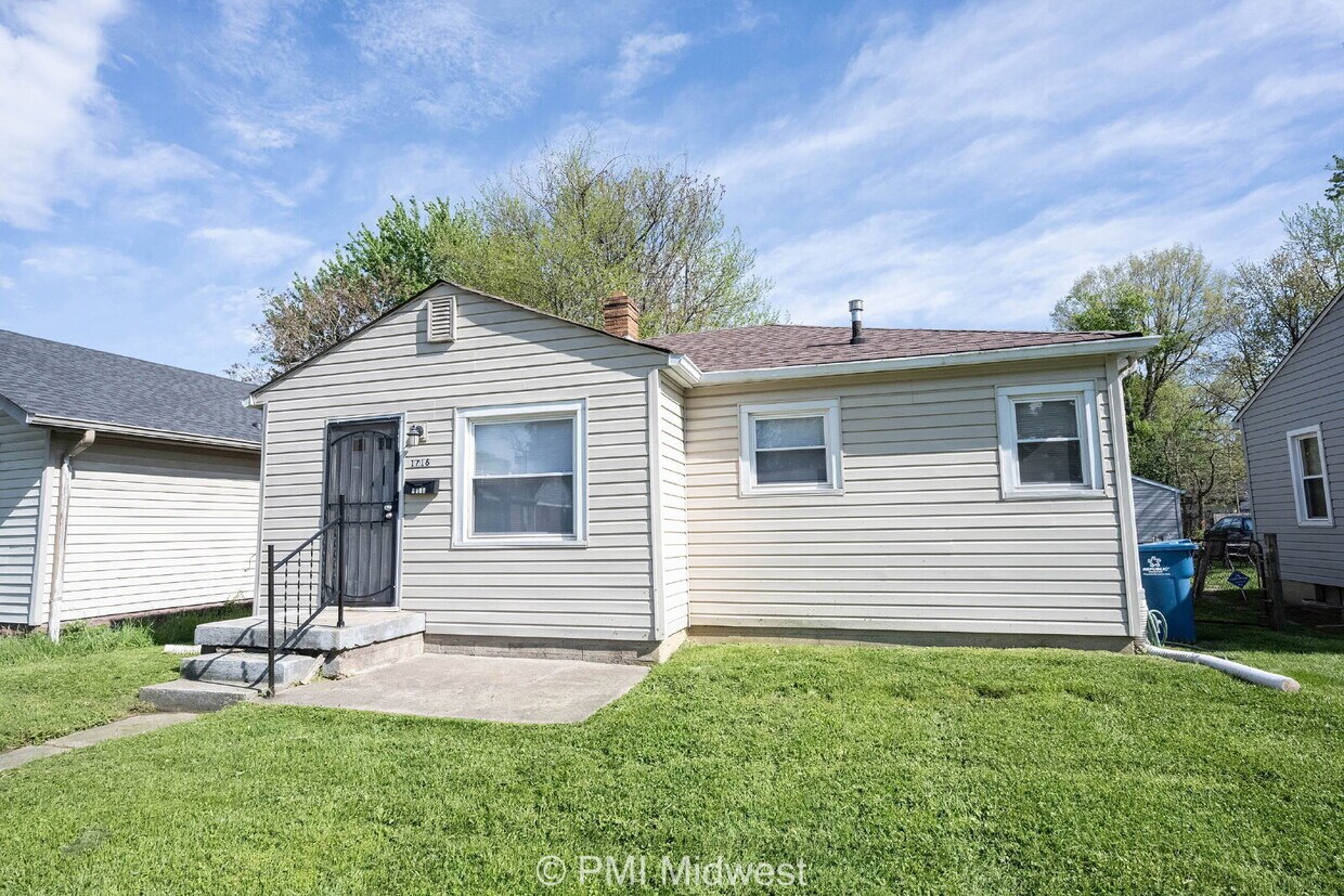 Primary Photo - "Charming 2-Bedroom Retreat in Indianapoli...