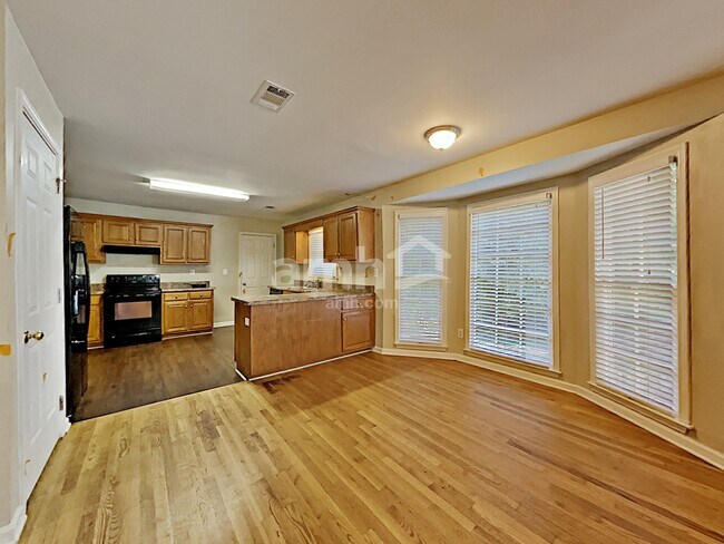 Foto del edificio - 590 Oxford Crest Ct NW