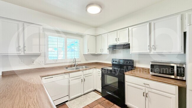 Foto del edificio - 8960 W Royal Palm Rd