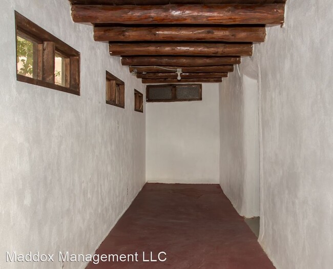Building Photo - 1 br, 1 bath House - 5302 Edith Blvd. NE #D