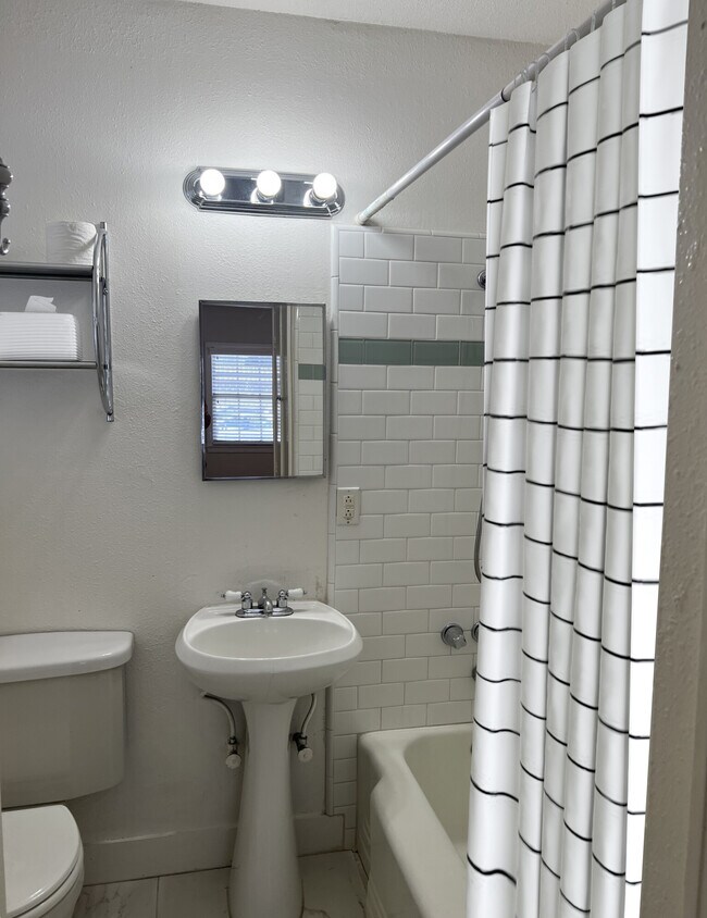 3213 L St- Estudio - L St Apartments