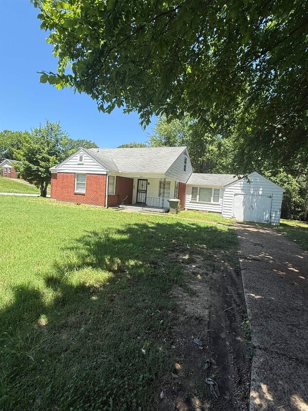Building Photo - 1700 Warner Ave