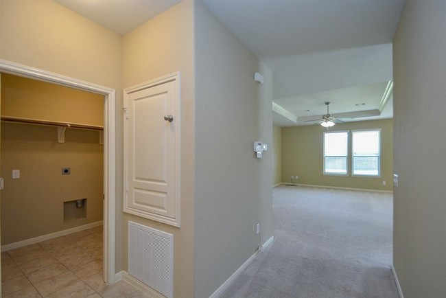 Building Photo - 8135 Running Brook Ln