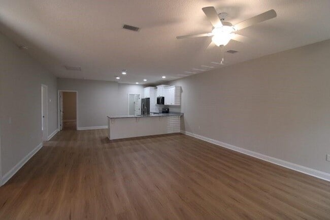 Building Photo - 326 S 5th St