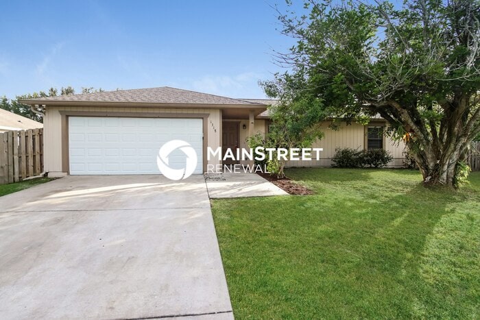 Foto principal - 3 Bedroom Pet-Friendly Home in Palm Bay, F...