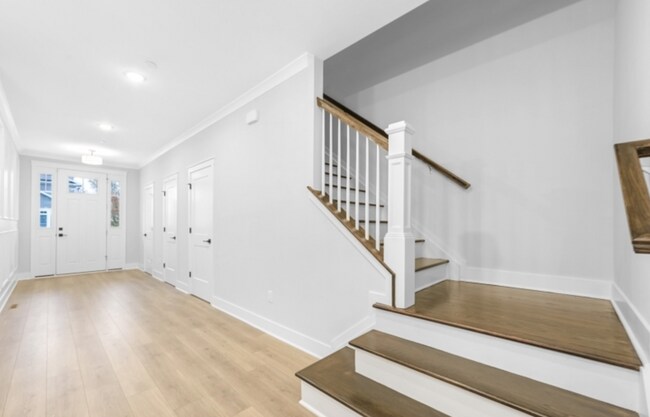 Building Photo - 38 Hillandale Dr