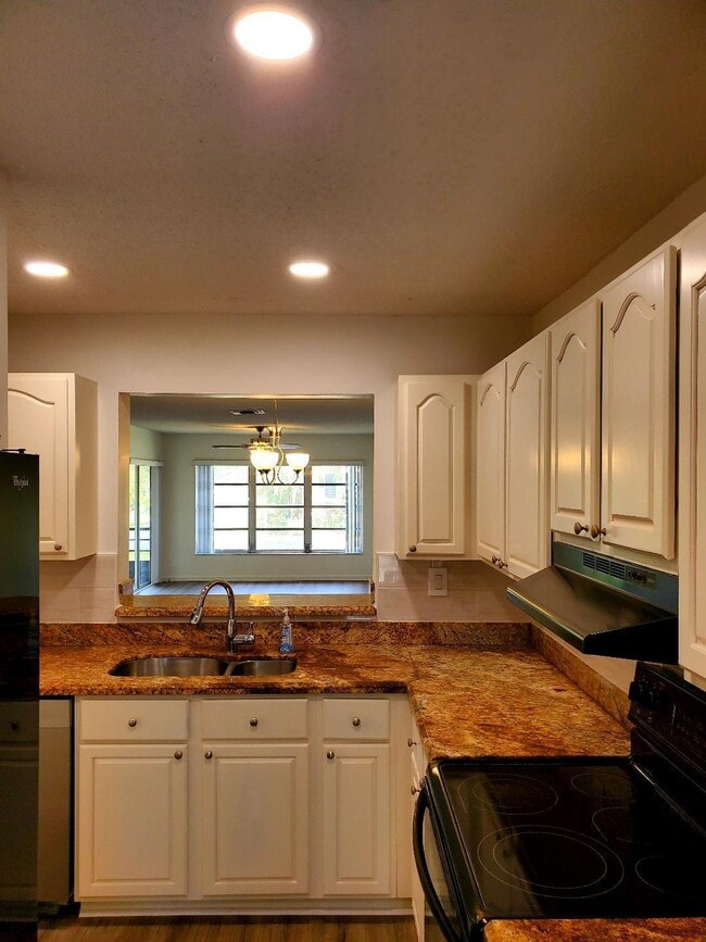 Building Photo - 5890 Sugar Palm Ct