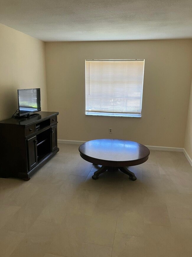 Building Photo - 950 S Kanner Hwy