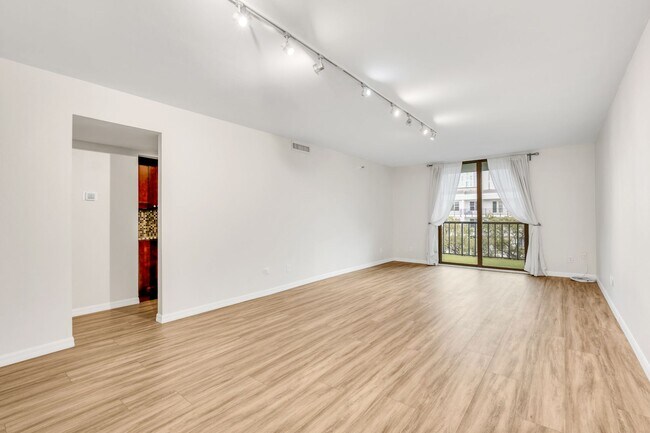 Foto del edificio - Updated 2-Bedroom Condo Near the Riverwalk