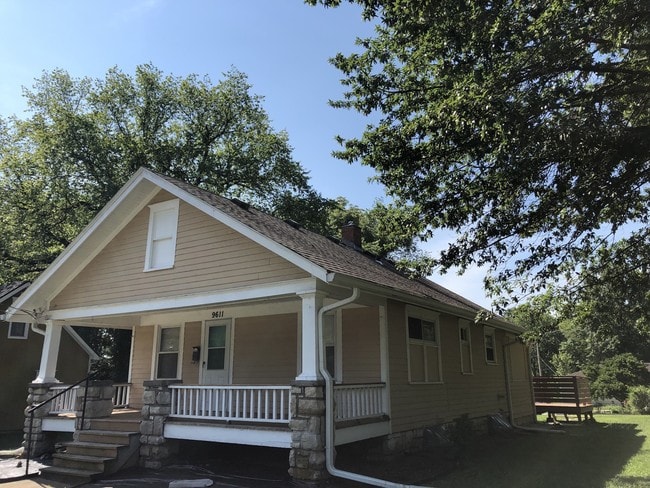 Building Photo - 9611 Johnson Dr