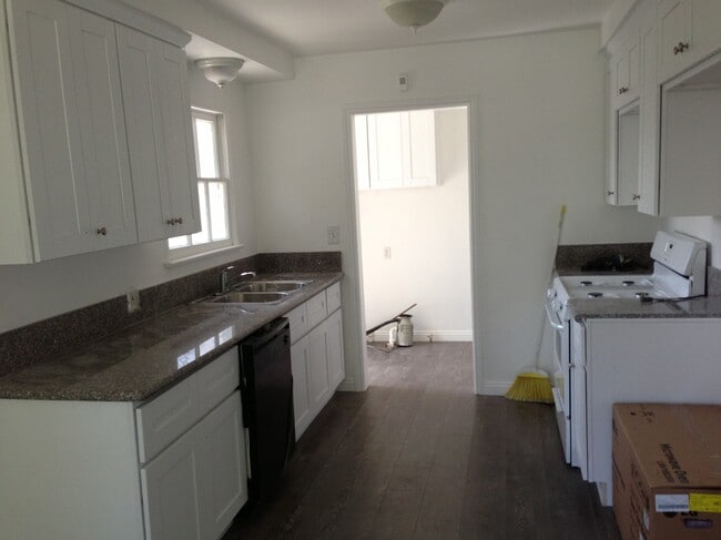 Building Photo - 5551 Noble Ave