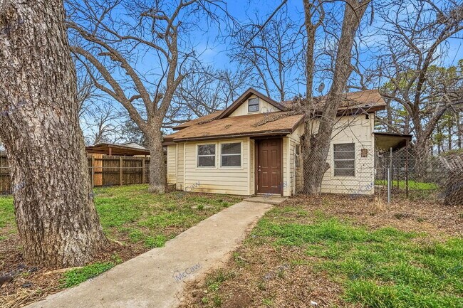 Foto del edificio - 508 W Lone Star Ave