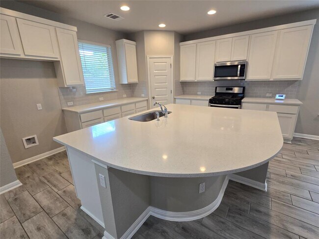 Foto del edificio - 2208 Limestone Lake Dr