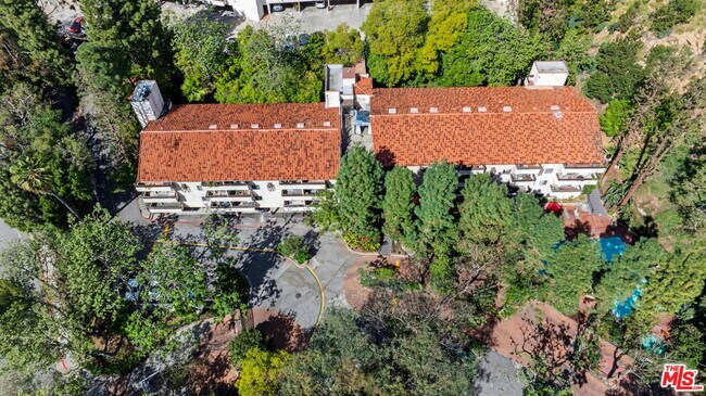 Foto del edificio - 2700 Cahuenga Blvd