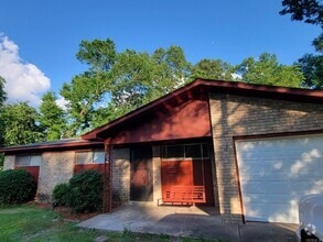 Building Photo - 215 Dryad Ln