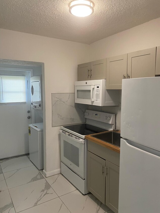 Primary Photo - 2861 NW 15th Ct