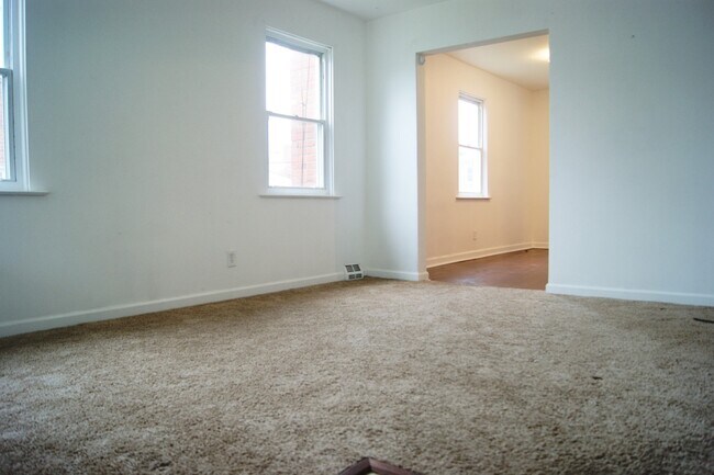 Building Photo - 3 Bedroom EOG Townhome in Essex