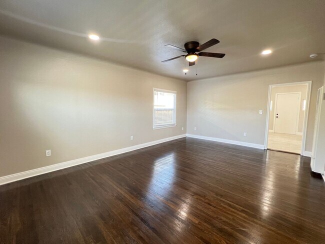 Foto del edificio - Craftsman Beauty with Upgrades | 2 Bed | 1...