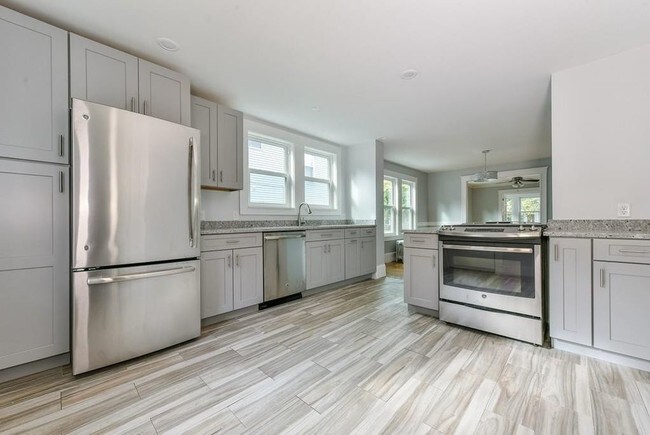 Kitchen - 41 Glenwood Rd