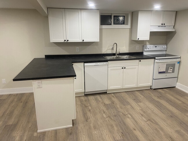 Building Photo - 62 Wexford Av