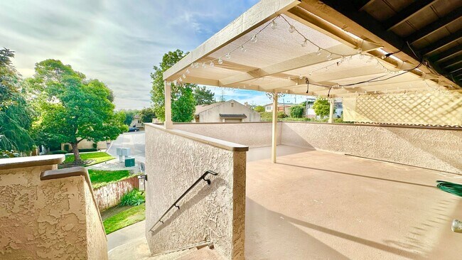 Building Photo - Beautifully Remodeled Upstairs Condo Unit ...