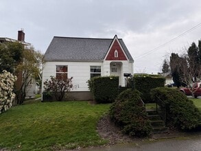 Building Photo - 1700 Humboldt St