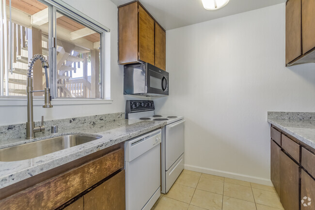 2BR, 1BA - 840SF - Alvarado Parkside Apartments