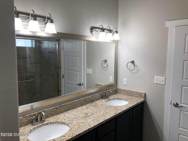 Building Photo - 4677 Rimrock Dr