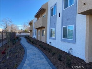 Building Photo - 454 E Ave Q3