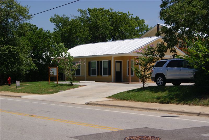 Primary Photo - 204 E Buck St