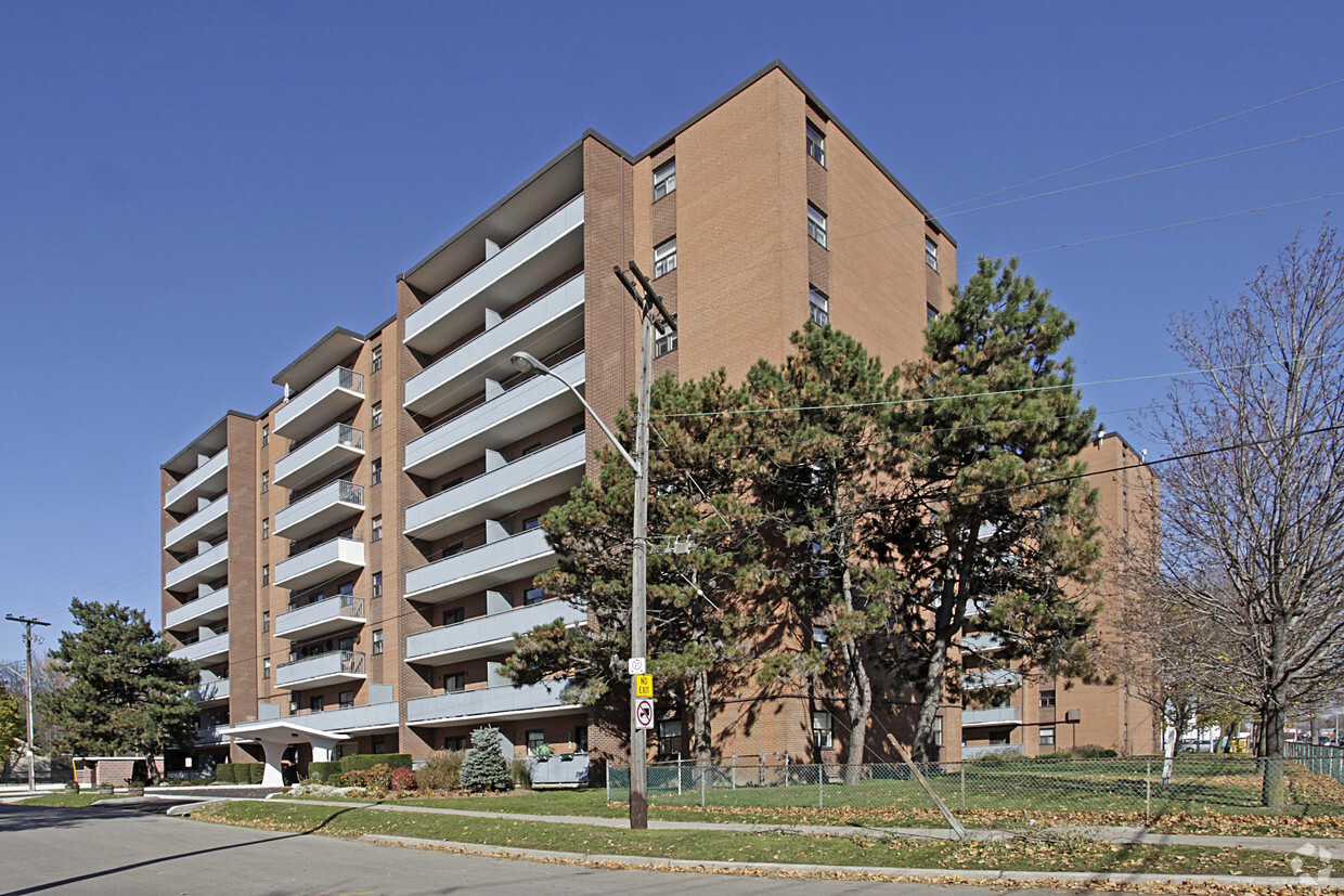 Primary Photo - 1015 Roosevelt Rd