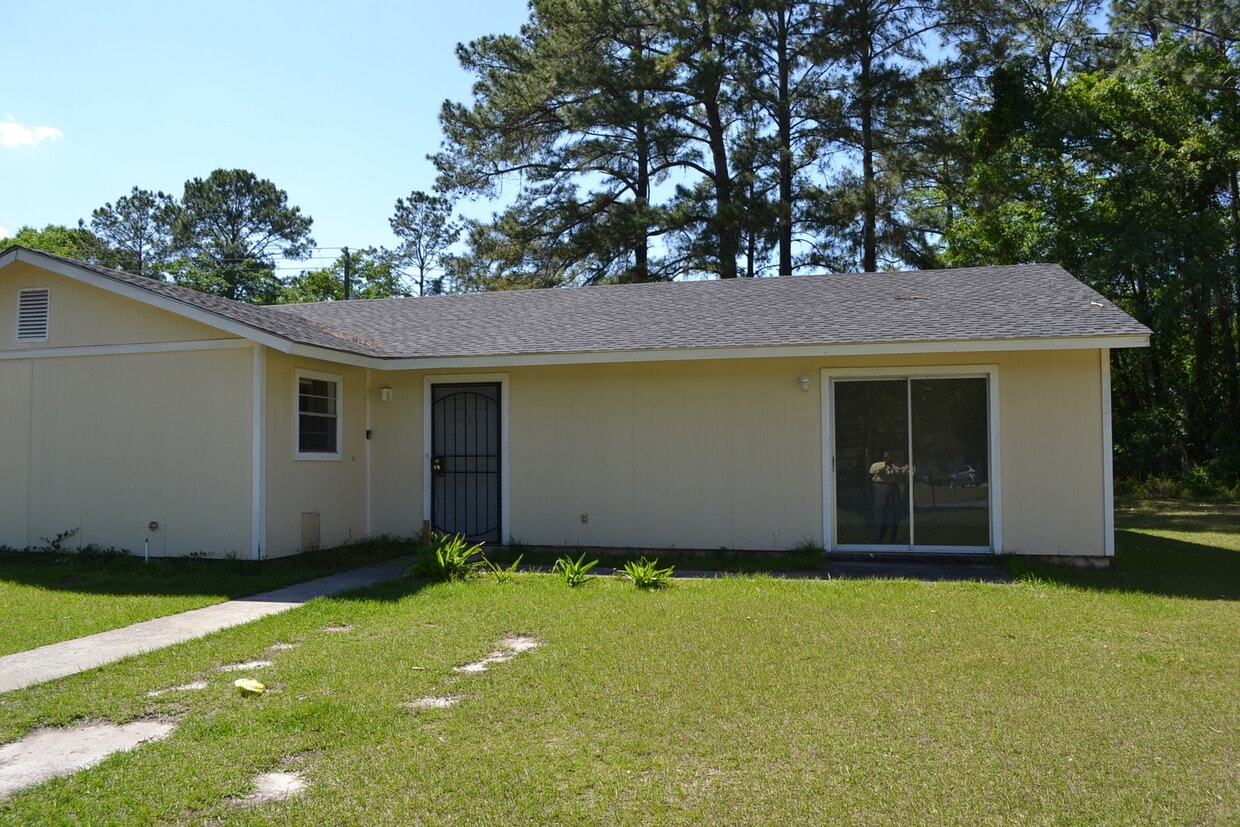142 Cherokee Cir, Hinesville, GA 31313 House Rental in Hinesville, GA