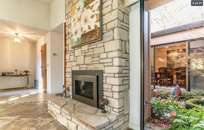 Building Photo - 1529 Lincoln Rd