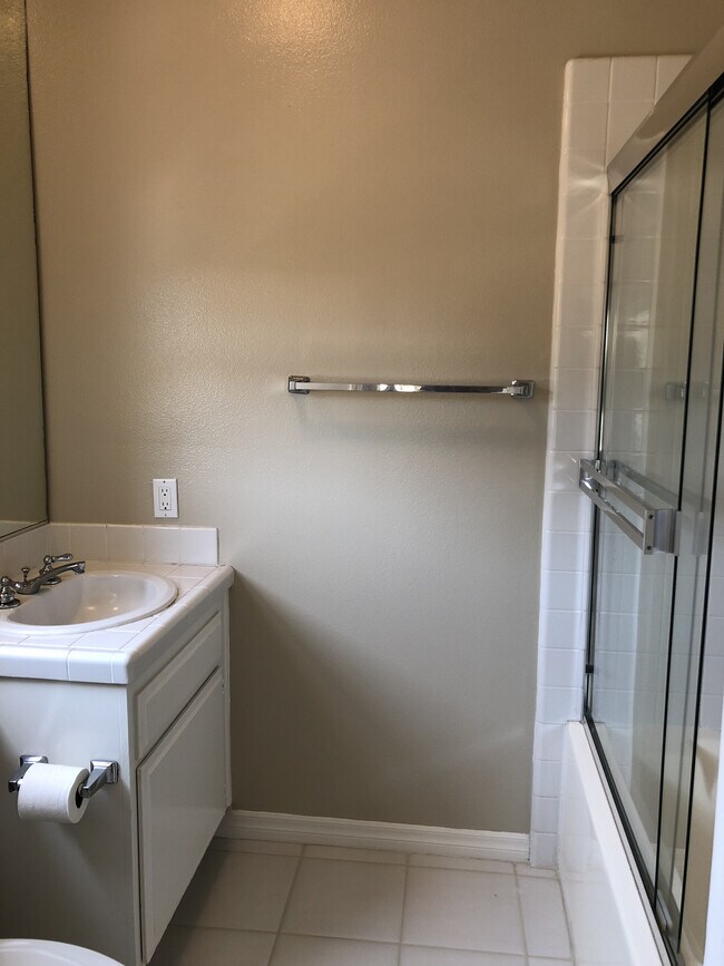 Guest Bathroom - 501 S Oak Knoll Ave