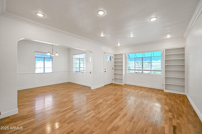 Foto del edificio - 844 E Windsor Ave