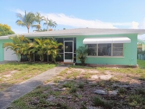 Building Photo - 322 Vanderbilt Dr