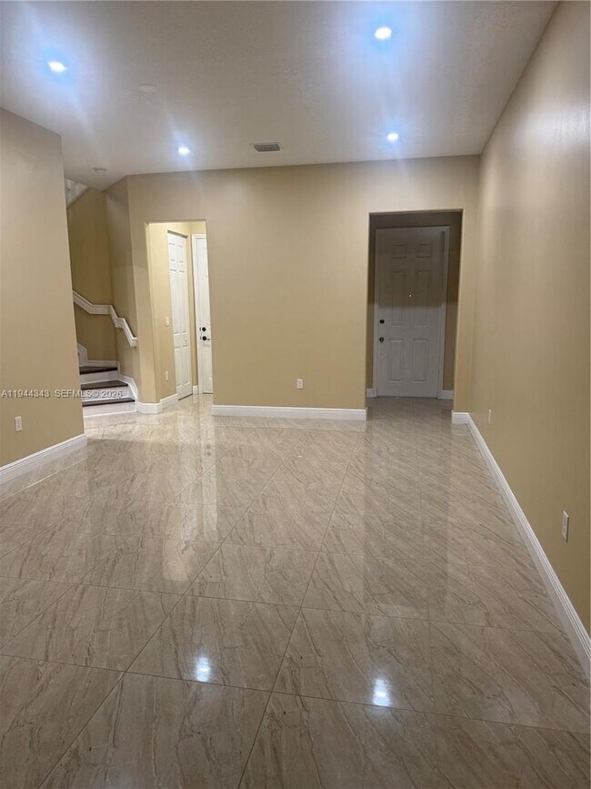 Foto del edificio - 9044 SW 39th St