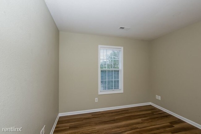 Building Photo - 3 br, 2.5 bath House - 8432 Spirea Ct