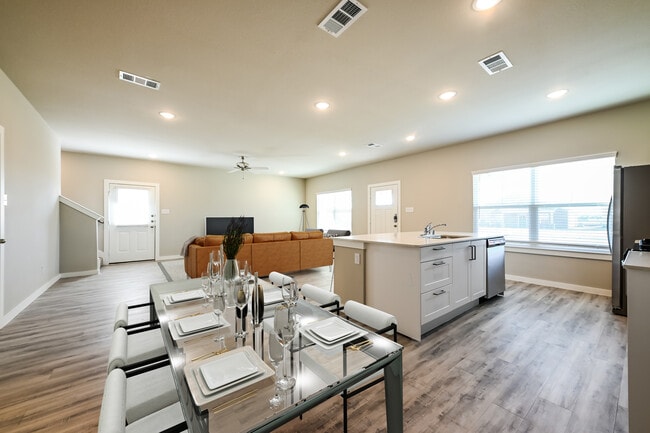 Building Photo - The Residences at Hudson Hollow